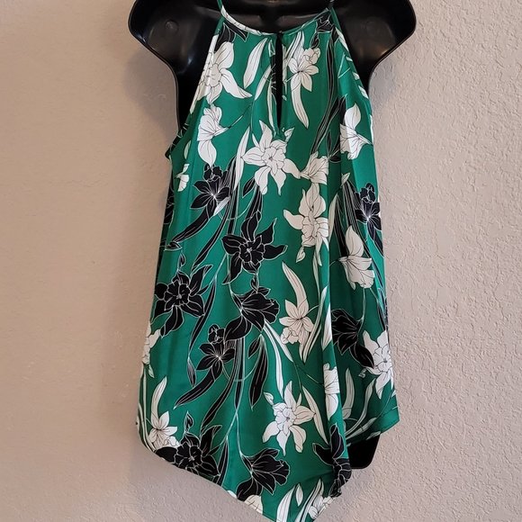 Green Floral Handkerchif Hem Blouse - Picture 3 of 8